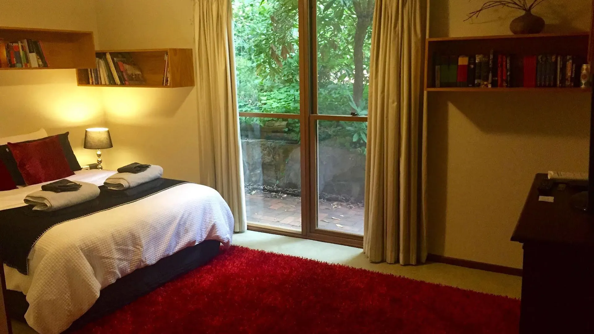 Georgie'S Boutique B&B Tuggeranong 5*,